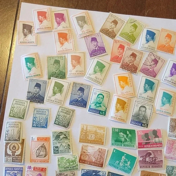🌴3/$15🌴 Vintage stamps from Indonesia - Picture 2 of 6
